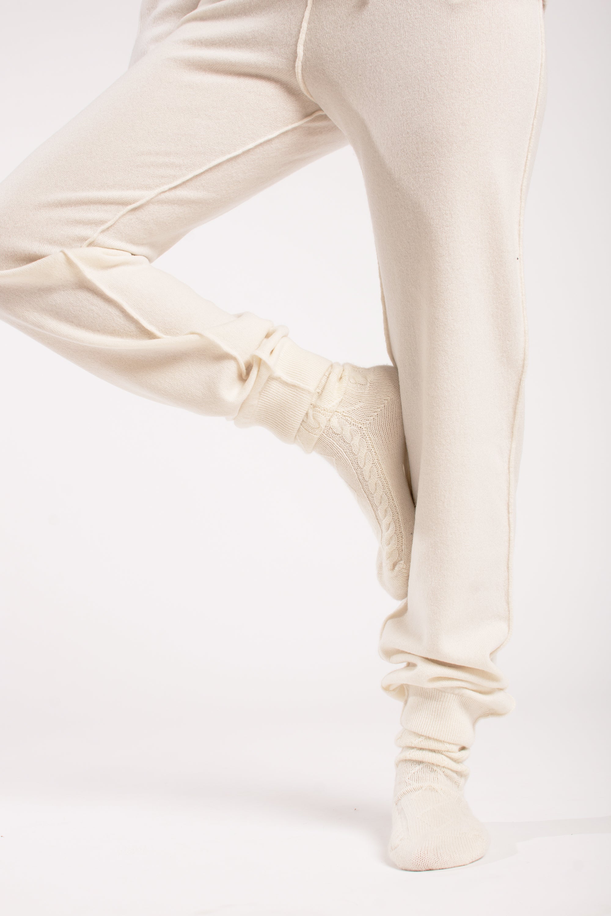 100% cashmere socks cable knit bed sock women cream